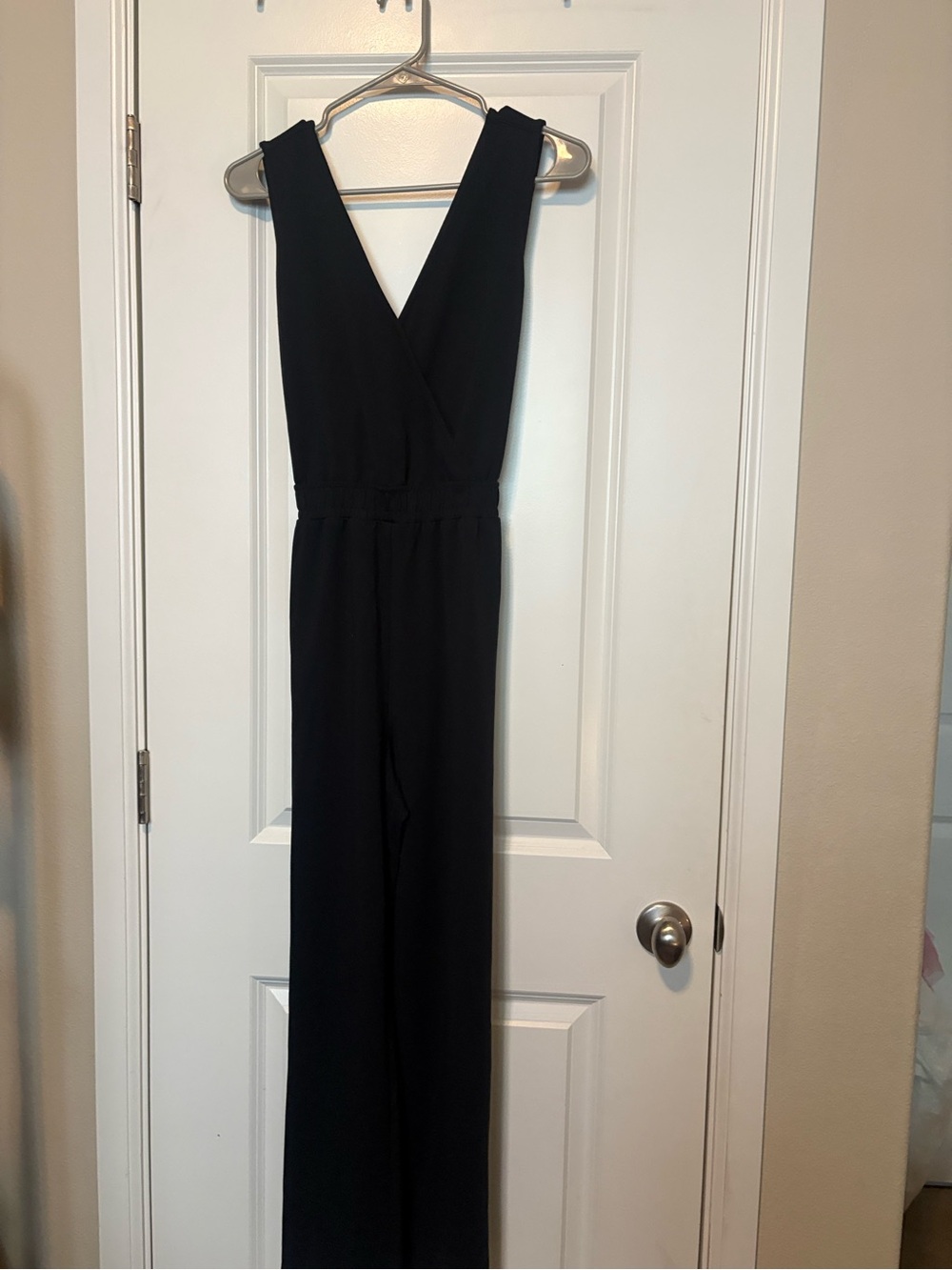 Chic Sleeveless Black V-Neck Wide-Leg Jumpsuit
